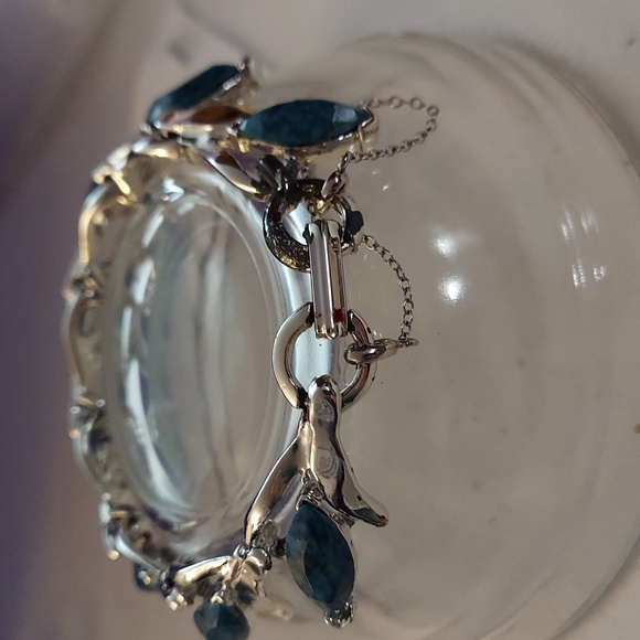 Vintage clip on earrings and bracelet, 1963 - Picture 2 of 7